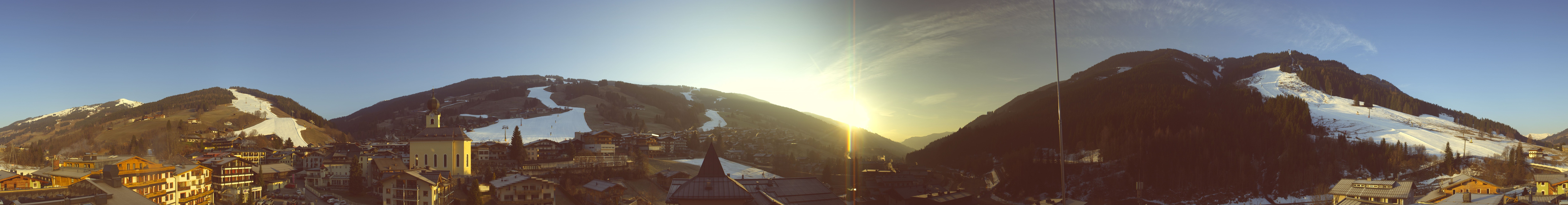 Archiv Foto Webcam Blick über Saalbach vom Alpinresort