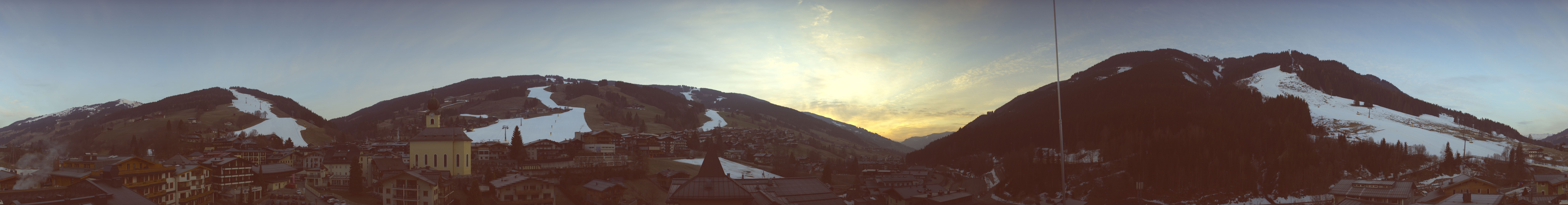 Archiv Foto Webcam Blick über Saalbach vom Alpinresort