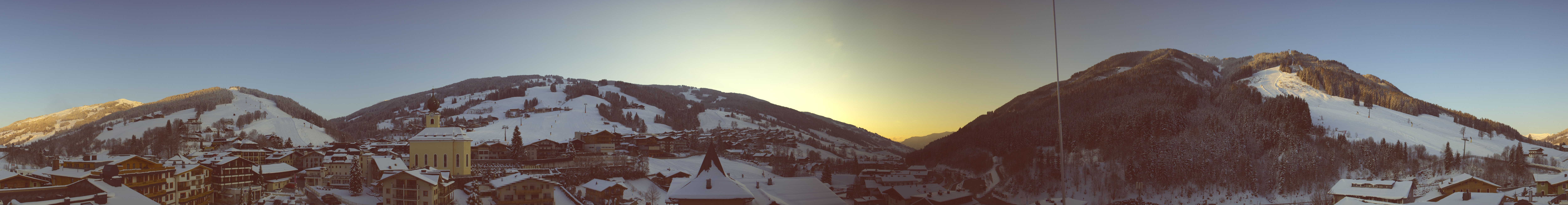 Archiv Foto Webcam Blick über Saalbach vom Alpinresort