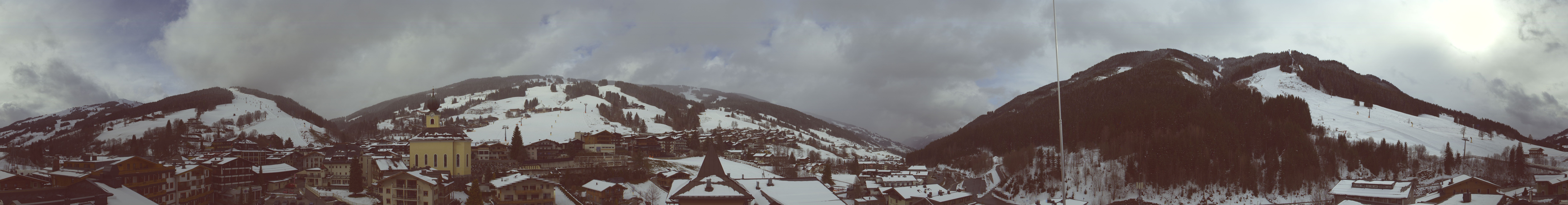 Archiv Foto Webcam Blick über Saalbach vom Alpinresort