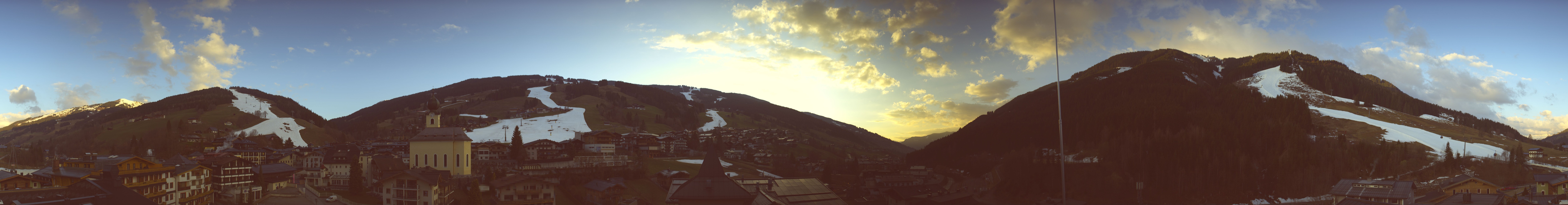 Archived image Webcam Panorama: Alpinresort Saalbach