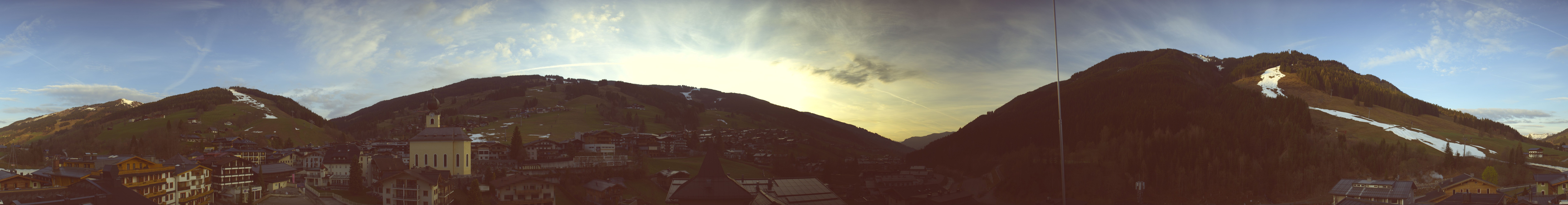 Archiv Foto Webcam Blick über Saalbach vom Alpinresort