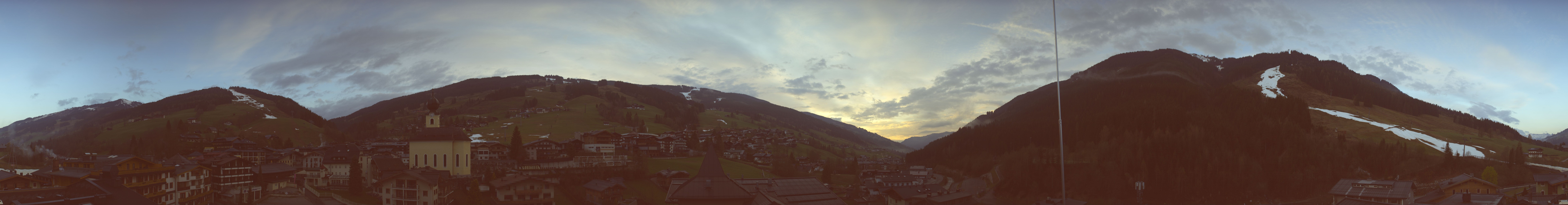 Archiv Foto Webcam Blick über Saalbach vom Alpinresort