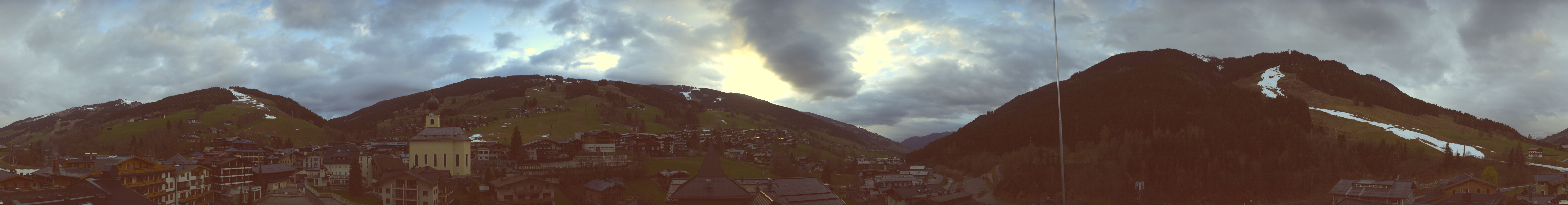 Archiv Foto Webcam Blick über Saalbach vom Alpinresort