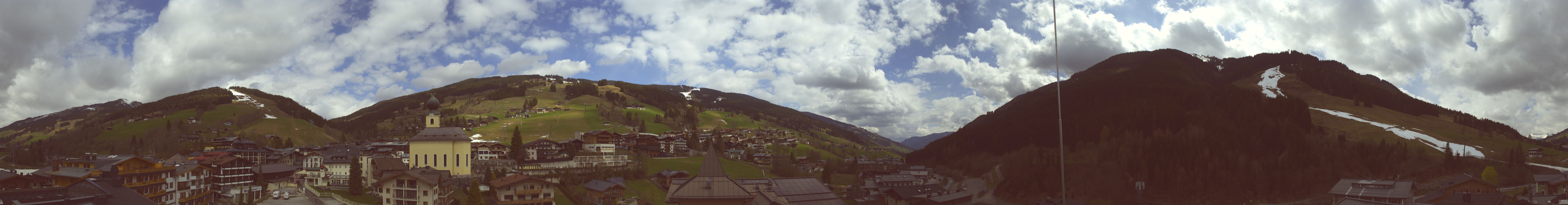 Archiv Foto Webcam Blick über Saalbach vom Alpinresort