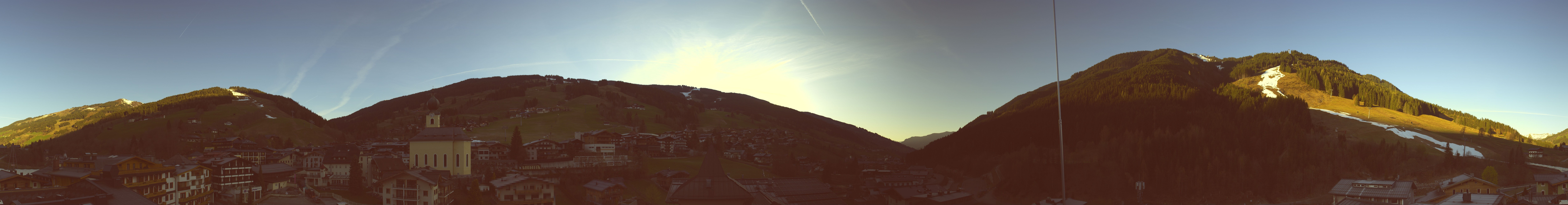 Archiv Foto Webcam Blick über Saalbach vom Alpinresort