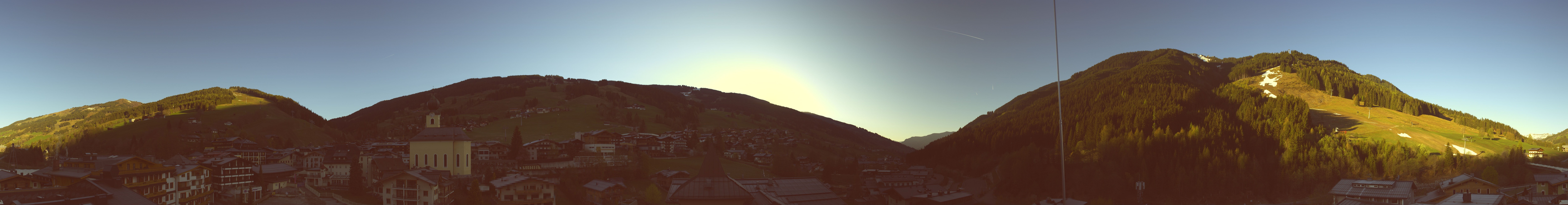 Archived image Webcam Panorama: Alpinresort Saalbach