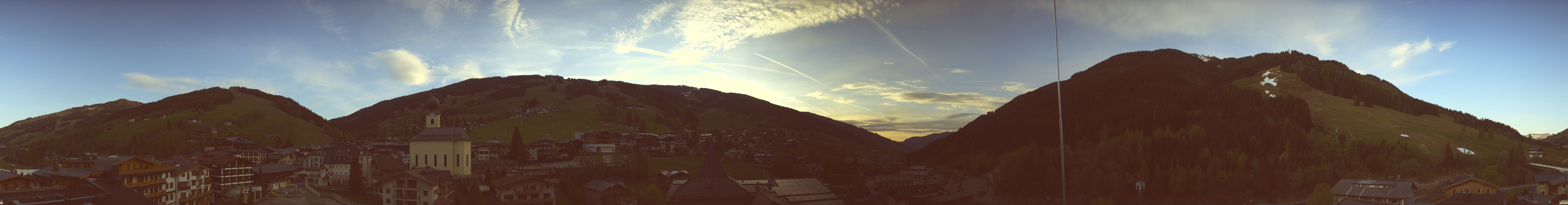Archiv Foto Webcam Blick über Saalbach vom Alpinresort