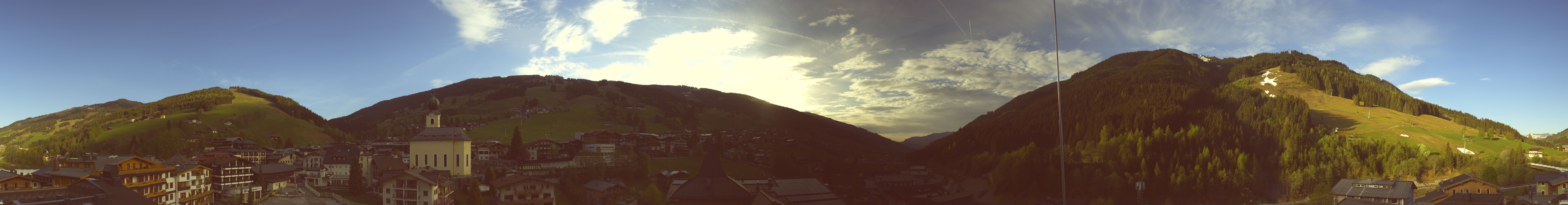 Archiv Foto Webcam Blick über Saalbach vom Alpinresort