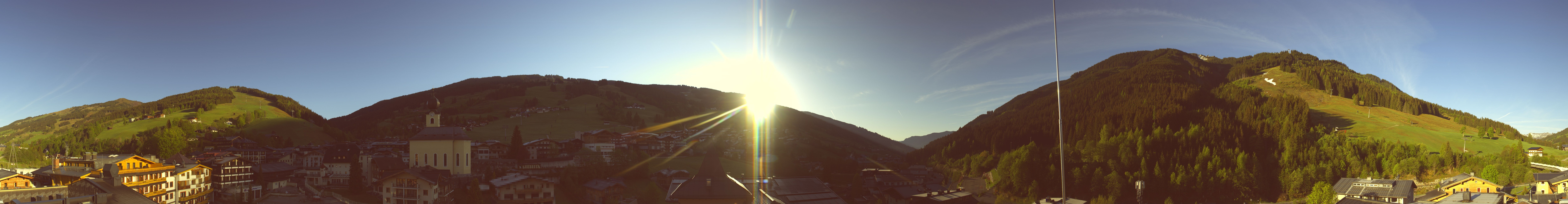 Archiv Foto Webcam Blick über Saalbach vom Alpinresort