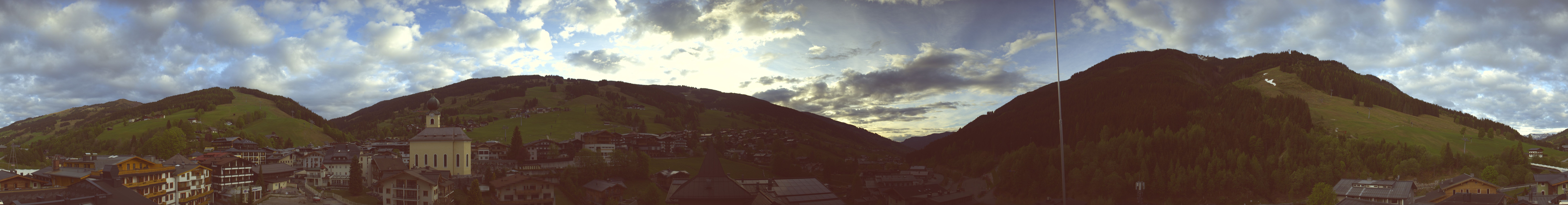 Archiv Foto Webcam Blick über Saalbach vom Alpinresort