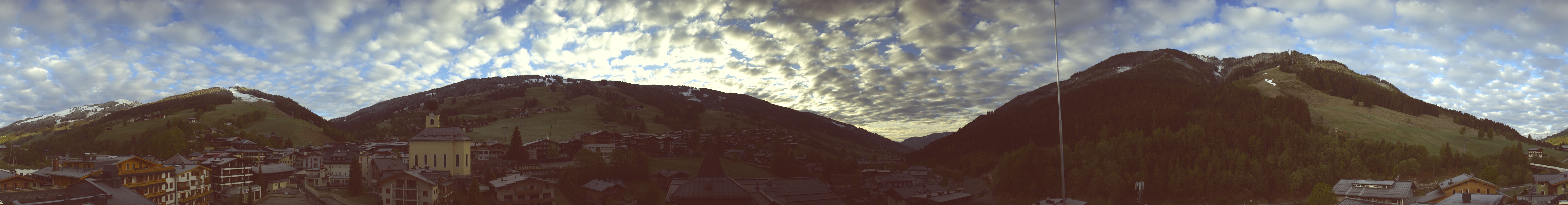 Archiv Foto Webcam Blick über Saalbach vom Alpinresort