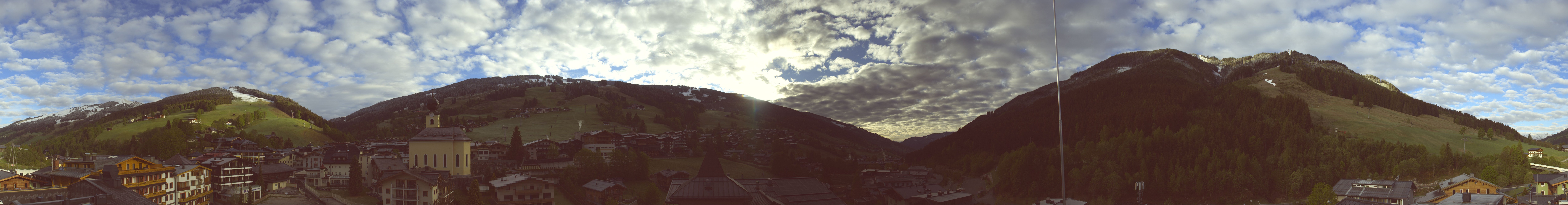 Archiv Foto Webcam Blick über Saalbach vom Alpinresort