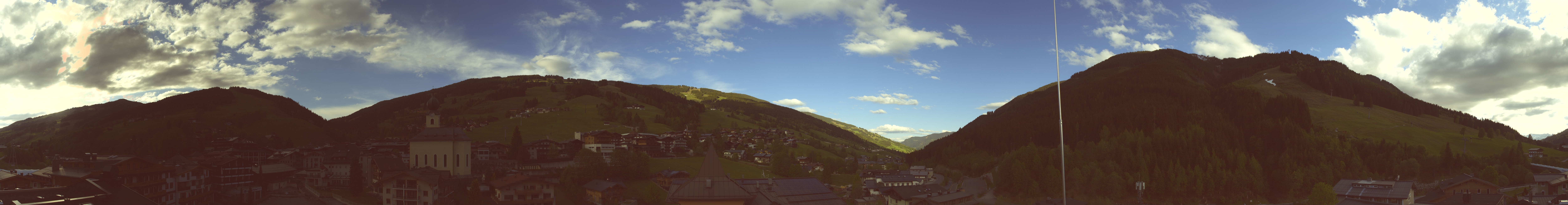 Archiv Foto Webcam Blick über Saalbach vom Alpinresort