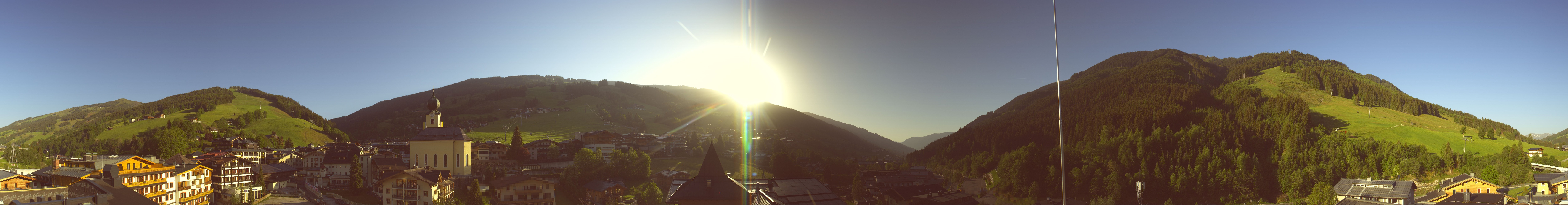 Archiv Foto Webcam Blick über Saalbach vom Alpinresort