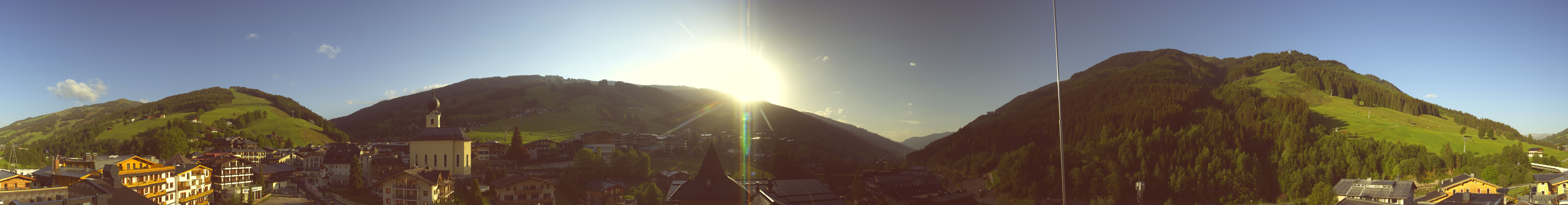 Archiv Foto Webcam Blick über Saalbach vom Alpinresort