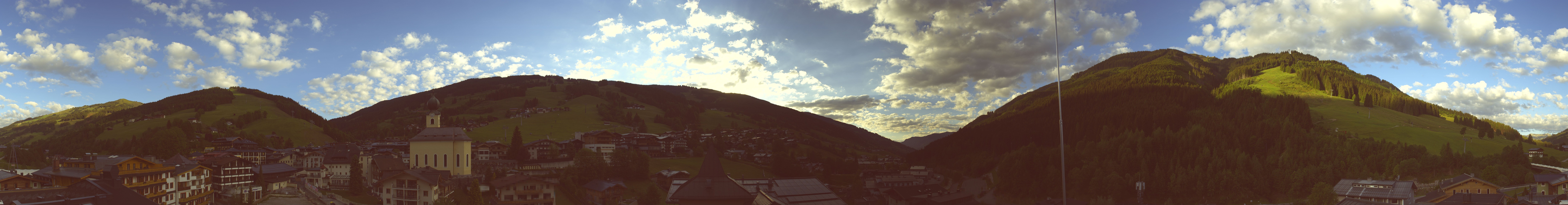 Archiv Foto Webcam Blick über Saalbach vom Alpinresort