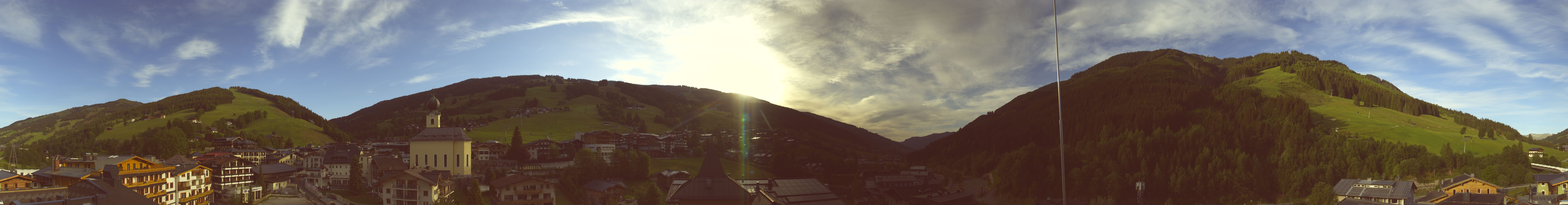 Archiv Foto Webcam Blick über Saalbach vom Alpinresort