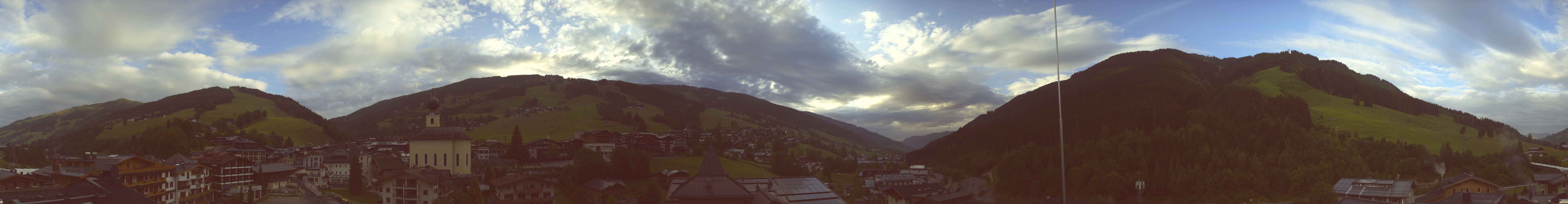 Archiv Foto Webcam Blick über Saalbach vom Alpinresort