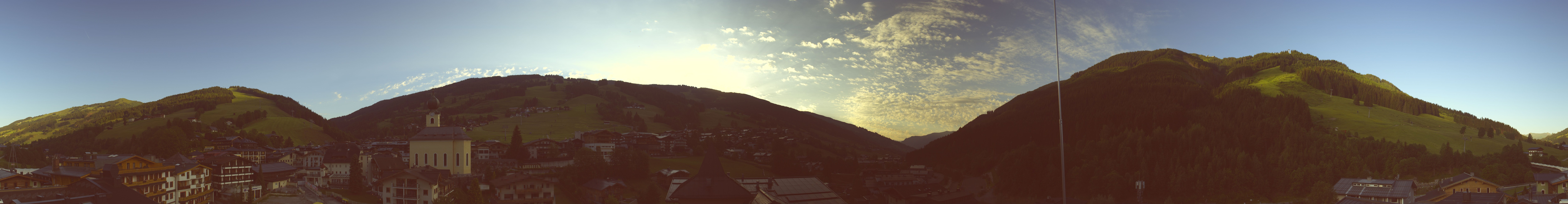 Archiv Foto Webcam Blick über Saalbach vom Alpinresort