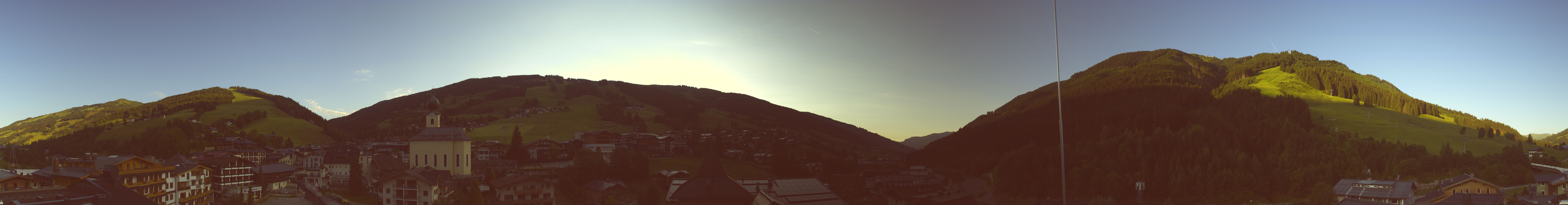 Archiv Foto Webcam Blick über Saalbach vom Alpinresort