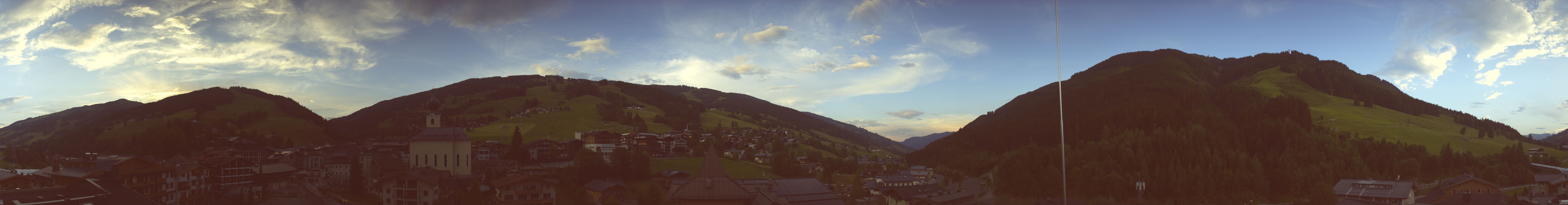 Archiv Foto Webcam Blick über Saalbach vom Alpinresort