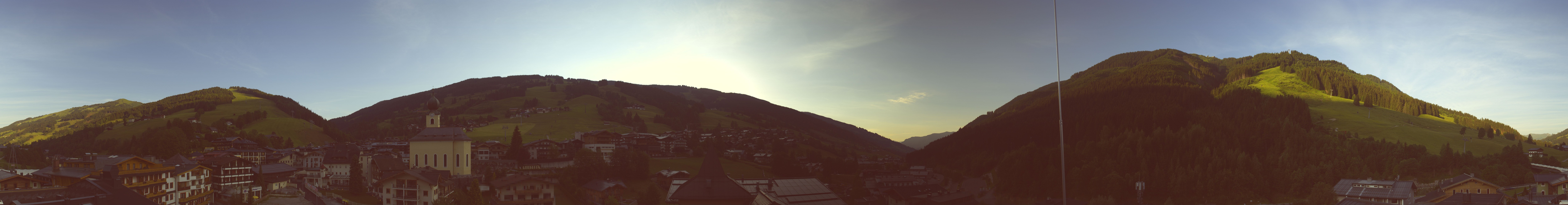 Archiv Foto Webcam Blick über Saalbach vom Alpinresort