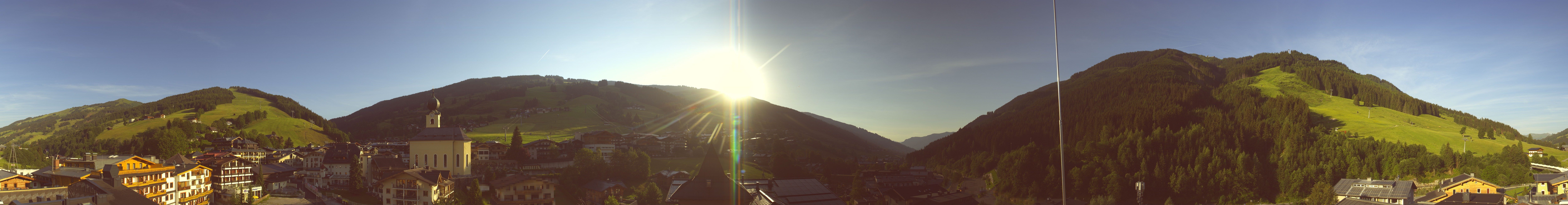 Archiv Foto Webcam Blick über Saalbach vom Alpinresort