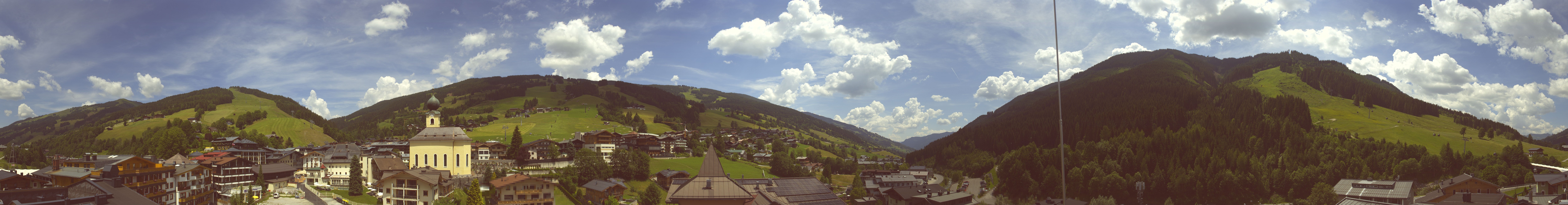 Archiv Foto Webcam Blick über Saalbach vom Alpinresort