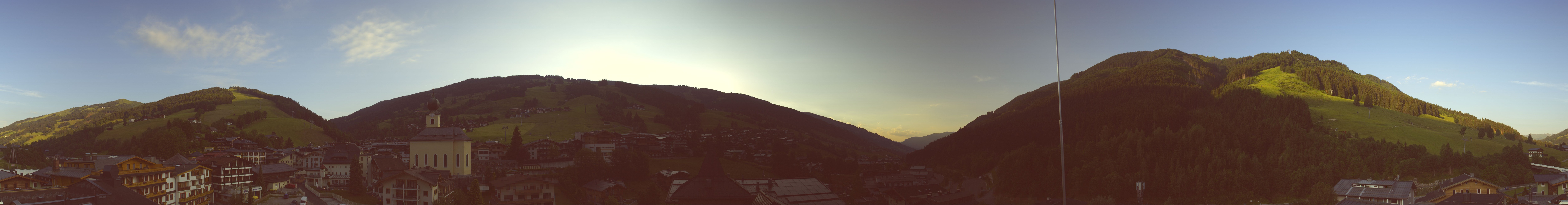 Archiv Foto Webcam Blick über Saalbach vom Alpinresort