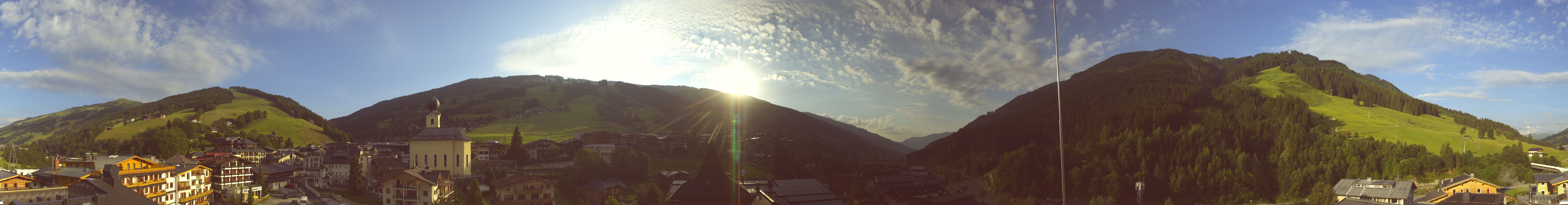 Archiv Foto Webcam Blick über Saalbach vom Alpinresort