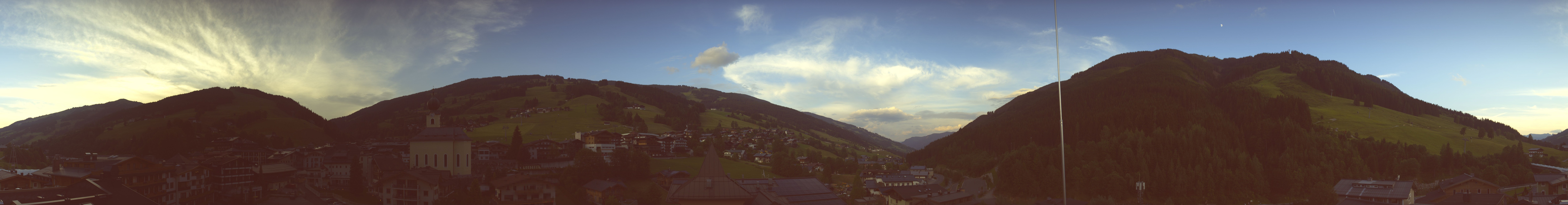 Archiv Foto Webcam Blick über Saalbach vom Alpinresort