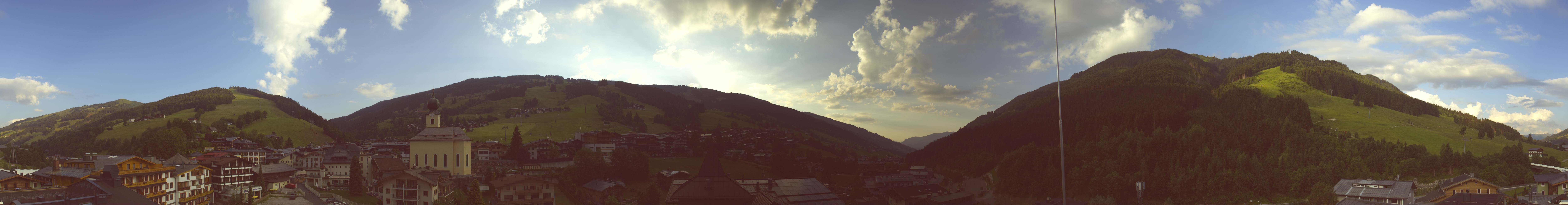 Archiv Foto Webcam Blick über Saalbach vom Alpinresort