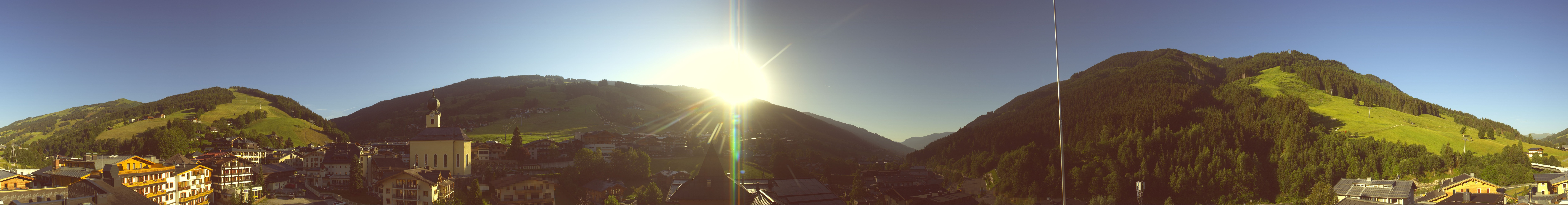 Archiv Foto Webcam Blick über Saalbach vom Alpinresort