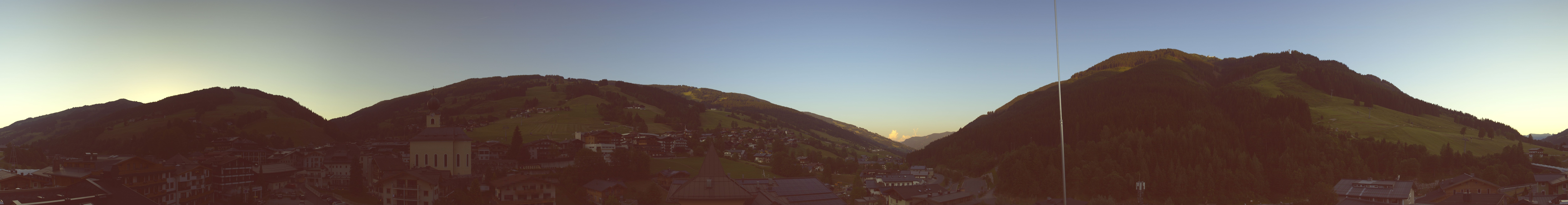 Archiv Foto Webcam Blick über Saalbach vom Alpinresort