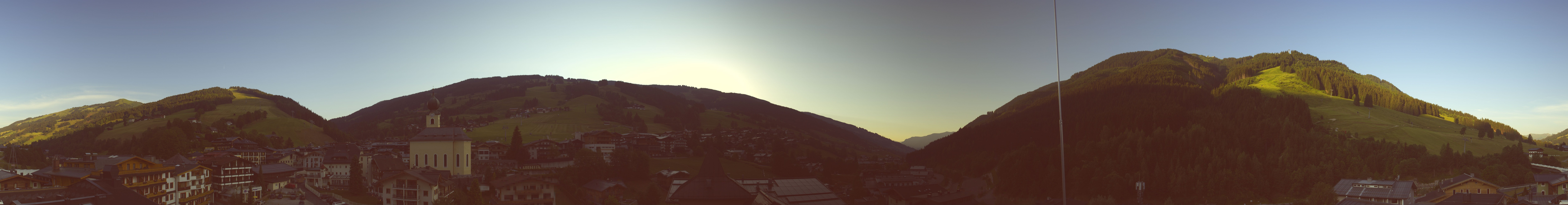 Archiv Foto Webcam Blick über Saalbach vom Alpinresort