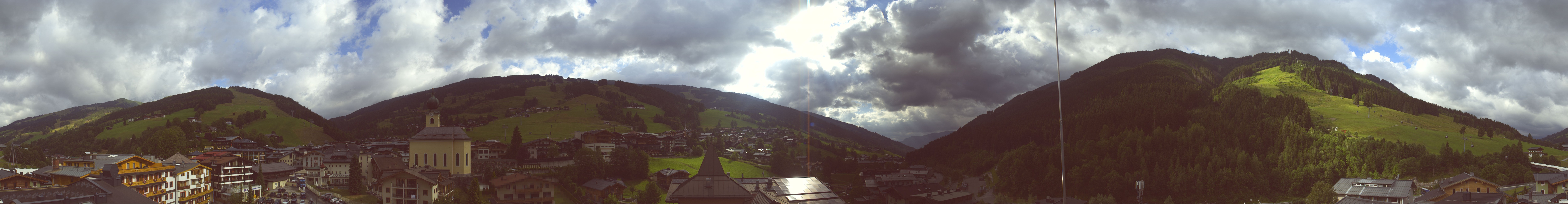 Archiv Foto Webcam Blick über Saalbach vom Alpinresort