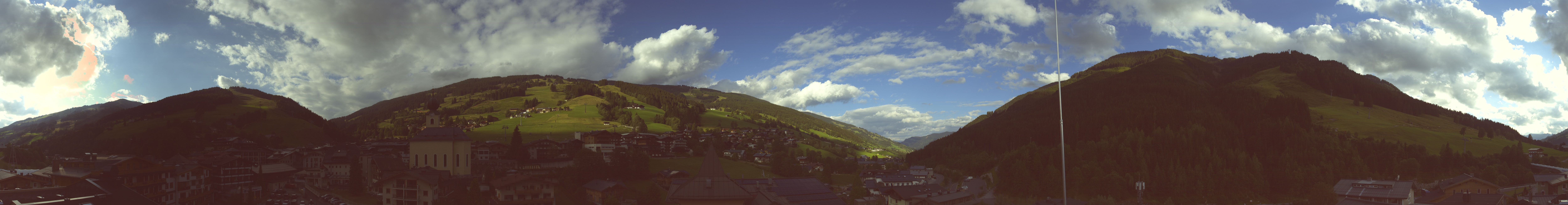 Archiv Foto Webcam Blick über Saalbach vom Alpinresort
