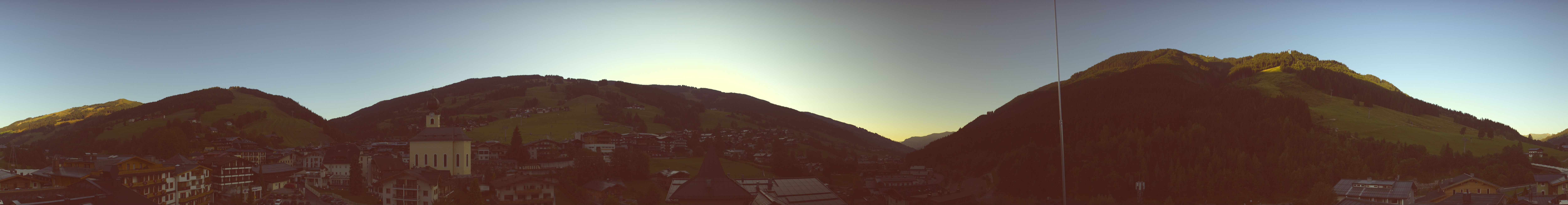 Archiv Foto Webcam Blick über Saalbach vom Alpinresort
