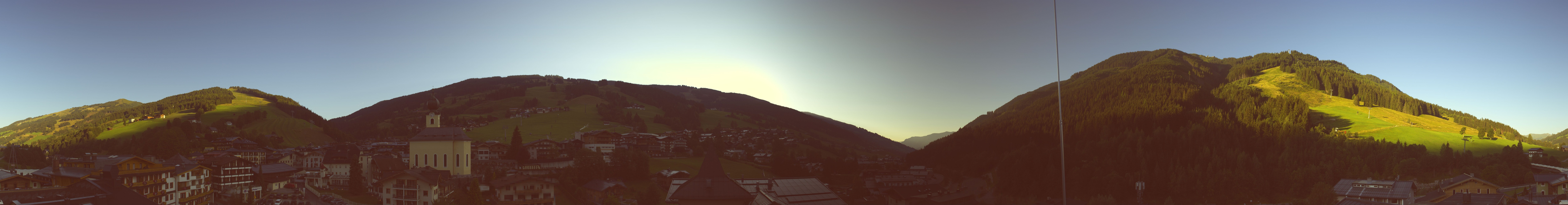 Archiv Foto Webcam Blick über Saalbach vom Alpinresort