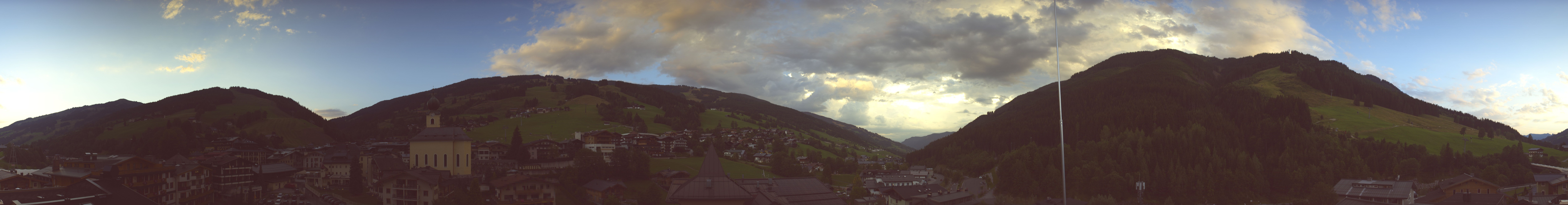 Archiv Foto Webcam Blick über Saalbach vom Alpinresort