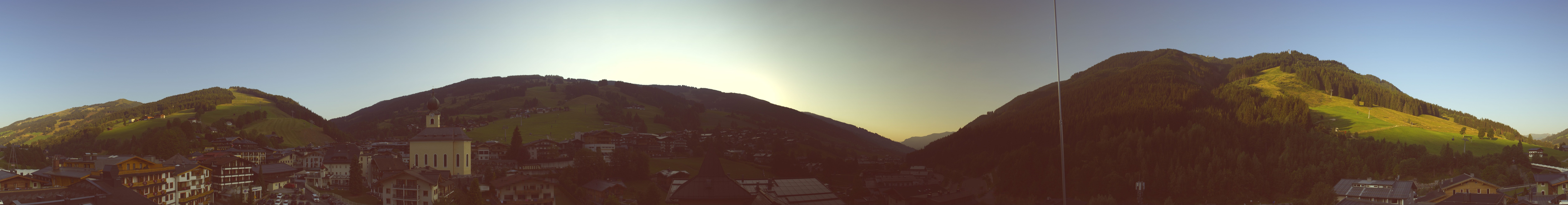 Archived image Webcam Panorama: Alpinresort Saalbach