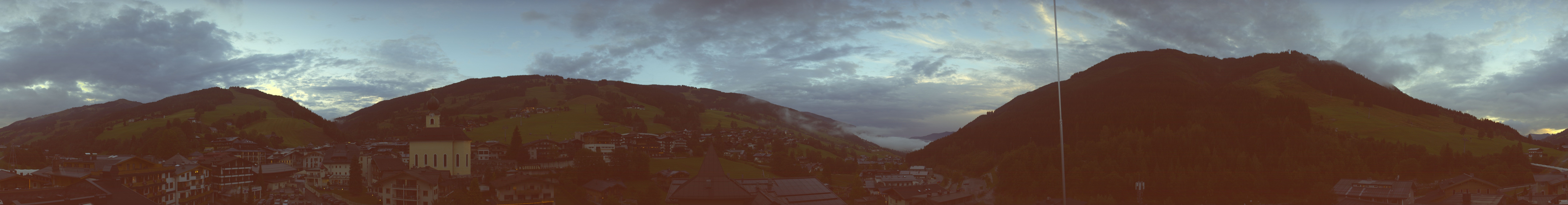 Archiv Foto Webcam Blick über Saalbach vom Alpinresort