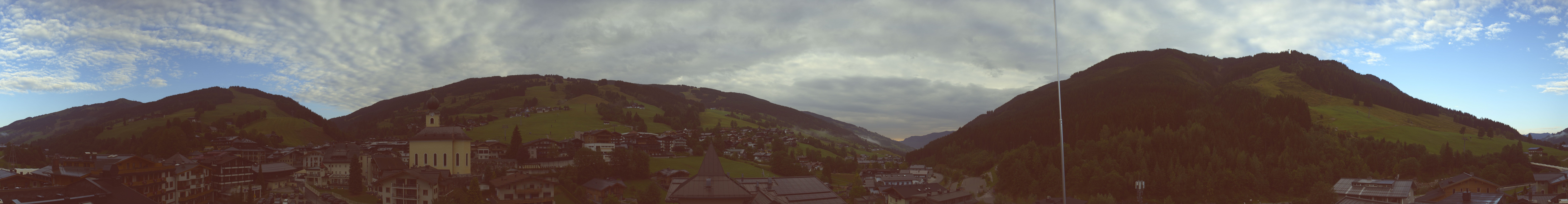 Archiv Foto Webcam Blick über Saalbach vom Alpinresort