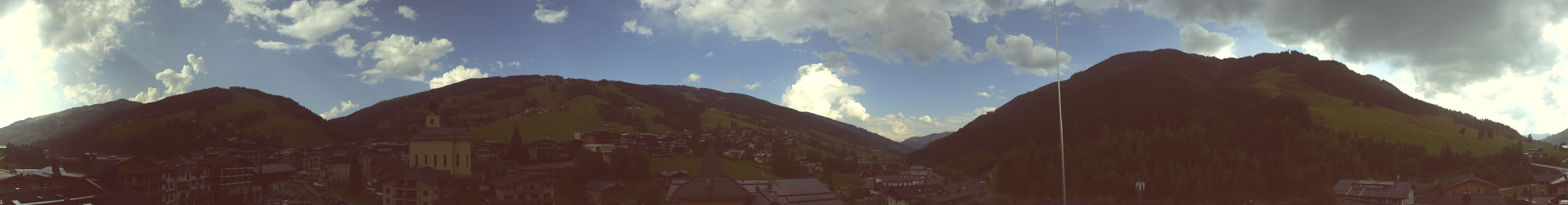 Archiv Foto Webcam Blick über Saalbach vom Alpinresort