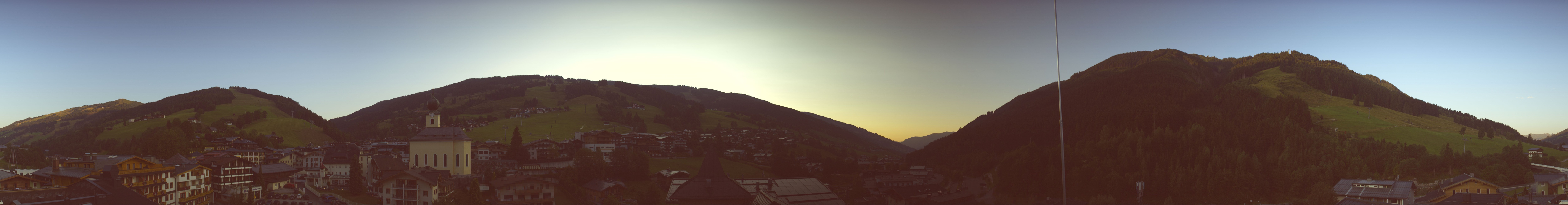 Archiv Foto Webcam Blick über Saalbach vom Alpinresort