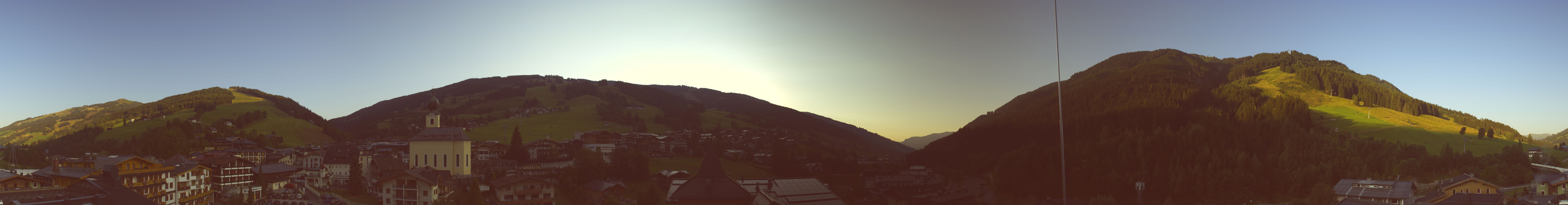 Archiv Foto Webcam Blick über Saalbach vom Alpinresort