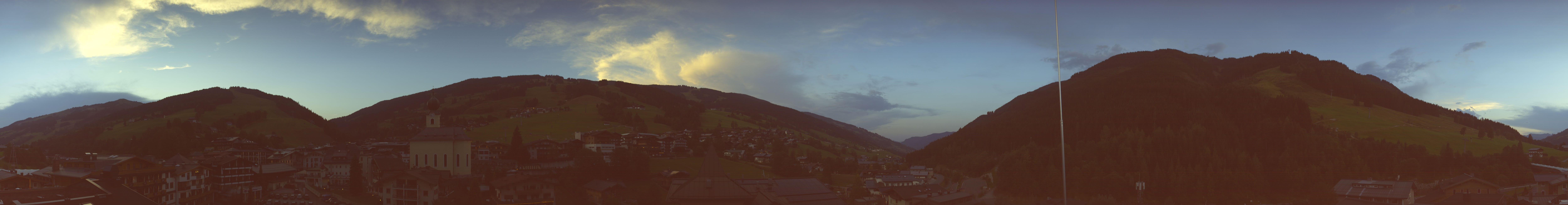 Archiv Foto Webcam Blick über Saalbach vom Alpinresort