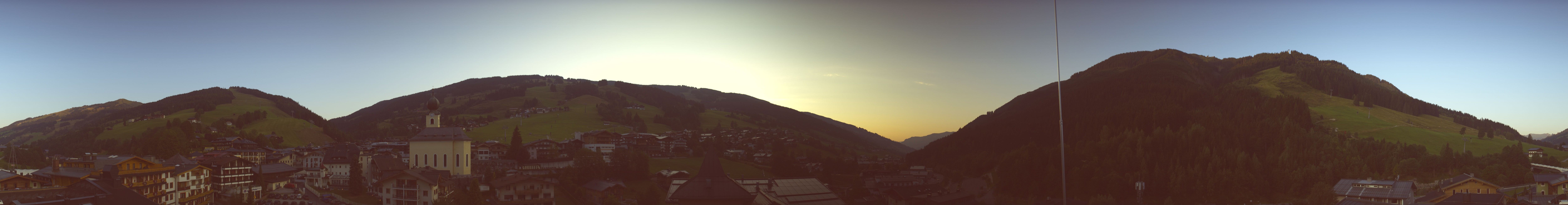 Archiv Foto Webcam Blick über Saalbach vom Alpinresort