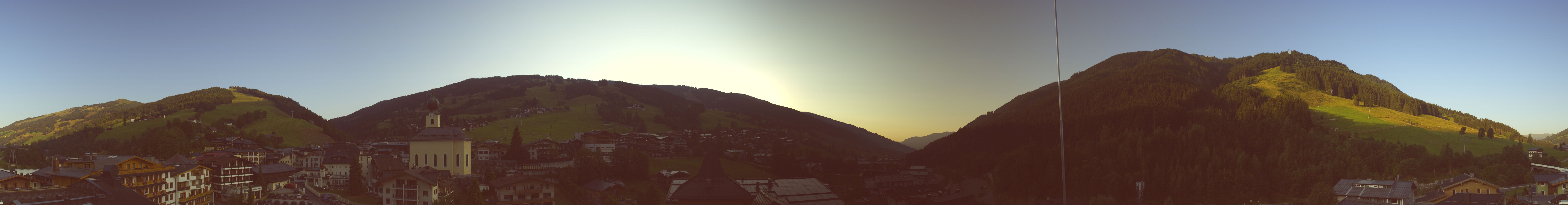 Archiv Foto Webcam Blick über Saalbach vom Alpinresort